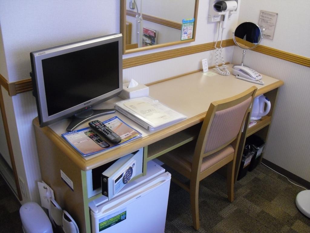 Toyoko Inn Hirosaki Ekimae Exteriör bild